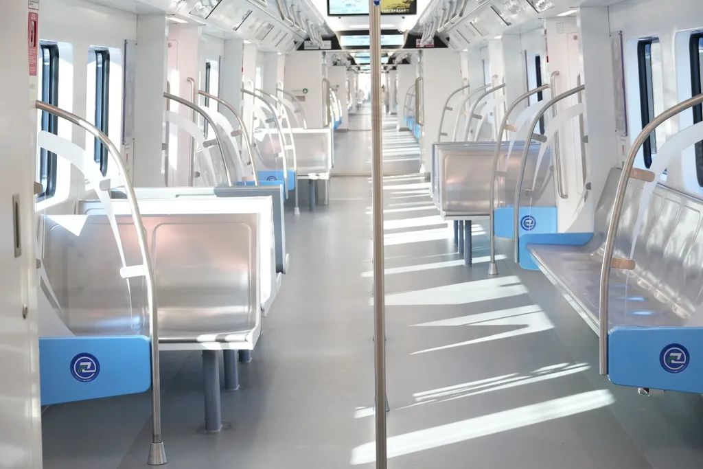 城轨快线15号线列车最大载客量2428人。重庆交通开投铁路集团供图 城轨快线15号线列车最大载客量2428人。重庆交通开投铁路集团供图