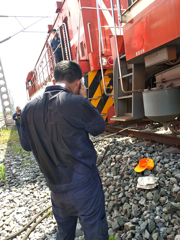 28.战高温 斗酷暑-张彦明(三等奖)_副本.jpg