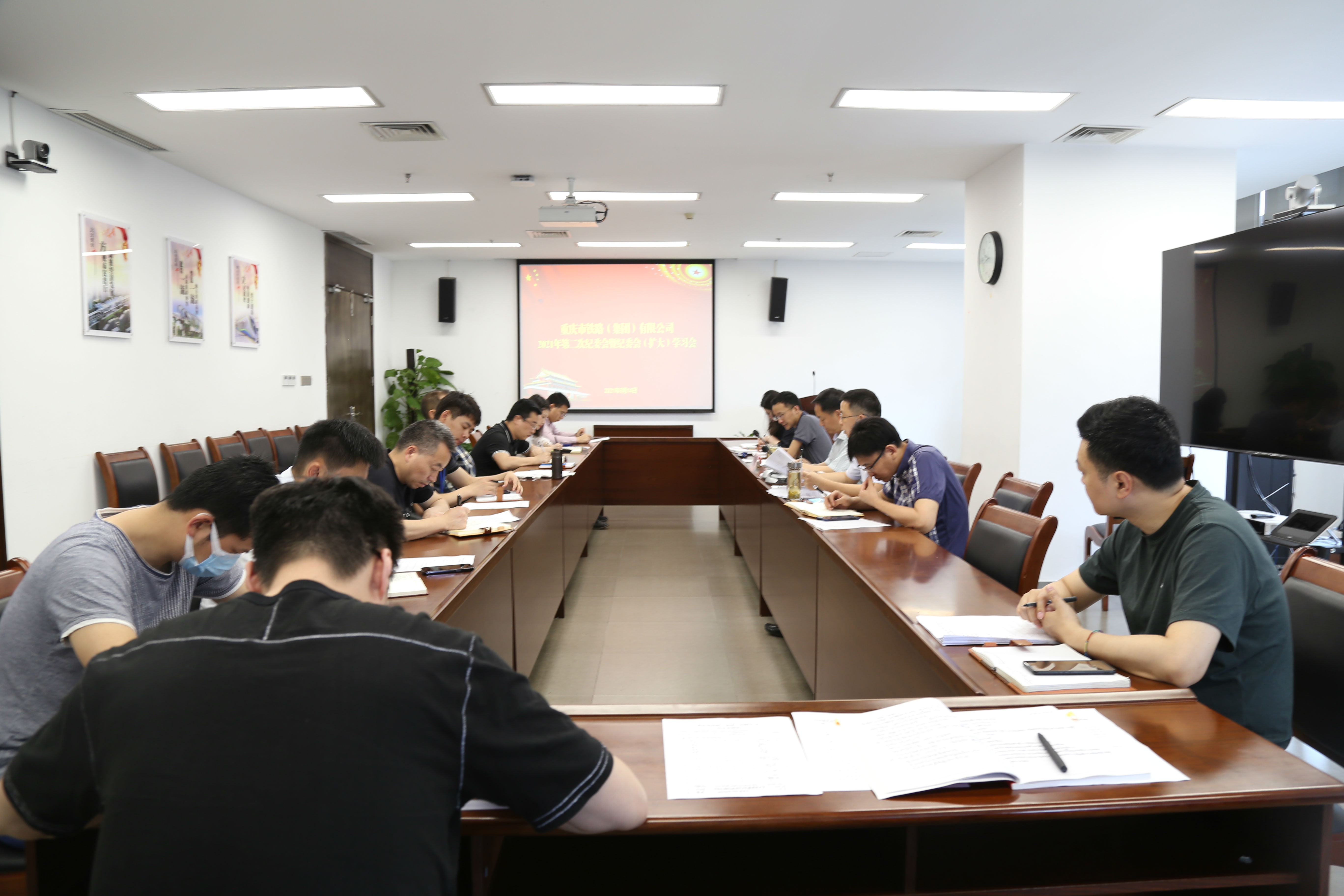 凯博赌场
纪委召开第二次纪委会暨纪委会(扩大)学习会.jpg