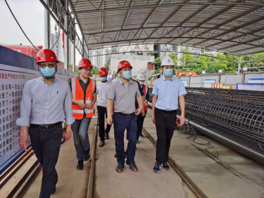 盛勇带队赴城轨快线开展安全稳定及疫情防控专项检查.png